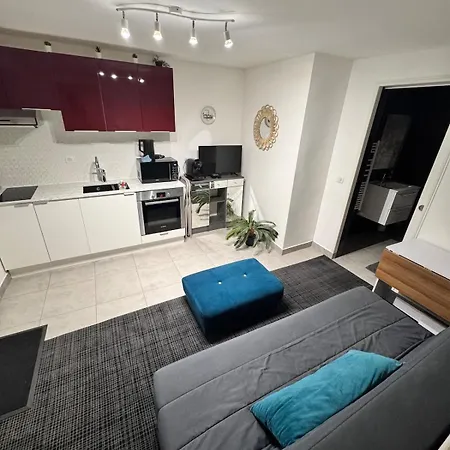 Entierement Renove Proche De Paris Apartment *